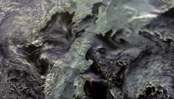 Взрывное извержение вулкана Шивелуч на Камчатке сняли из космоса