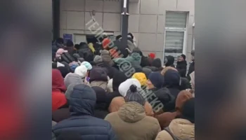 Полиция направлена к миграционному центру Екатеринбурга после давки