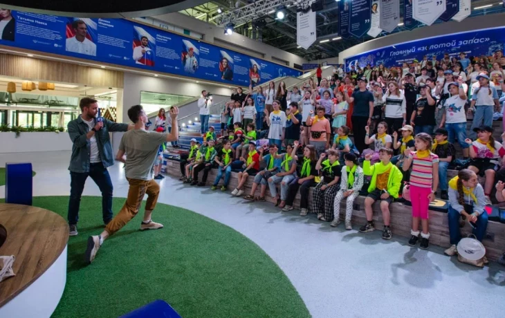 Лагерь «Каникулы со Знанием» открыли на выставке «Россия» на ВДНХ Лагерь «Каникулы со Знанием» открыли на выставке «Россия» на ВДНХ