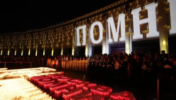 Десятки тысяч свечей зажгли у Музея Победы в память о героях ВОВ