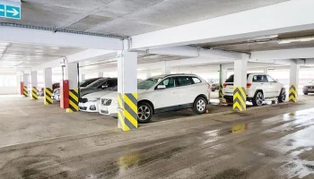 Город выставил на торги более 100 машино-мест на западе Москвы