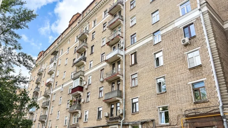 На улице Правды капитально отремонтируют дом, построенный в стиле советской неоклассики На улице Правды капитально отремонтируют дом, построенный в стиле советской неоклассики
