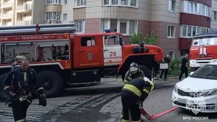 51 человек эвакуирован при пожаре в жилом доме в Балашихе 51 человек эвакуирован при пожаре в жилом доме в Балашихе
