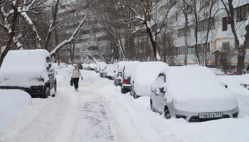 Синоптики спрогнозировали облачную погоду и гололедицу в Москве 5 января