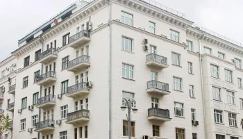 Дома с барельефами обновили в Москве в рамках программы капремонта