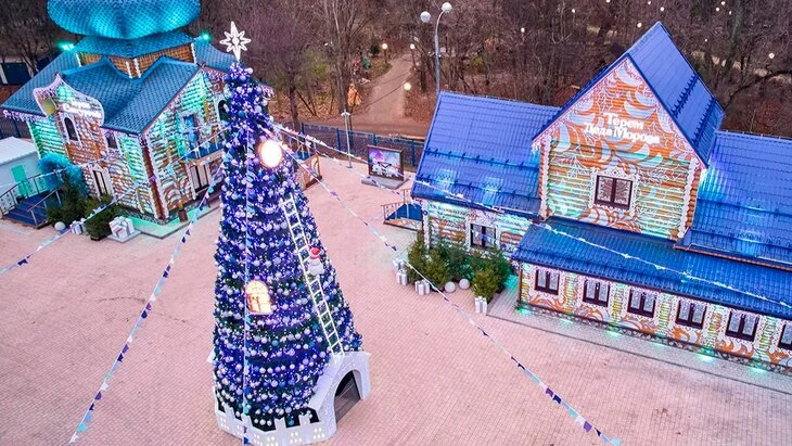 Филиалы усадьбы Деда Мороза откроются в трех парках Москвы 1 декабря Филиалы усадьбы Деда Мороза откроются в трех парках Москвы 1 декабря