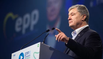 &laquo;Земля горит&raquo;: Порошенко обвинил власти в недостаточной помощи ВСУ