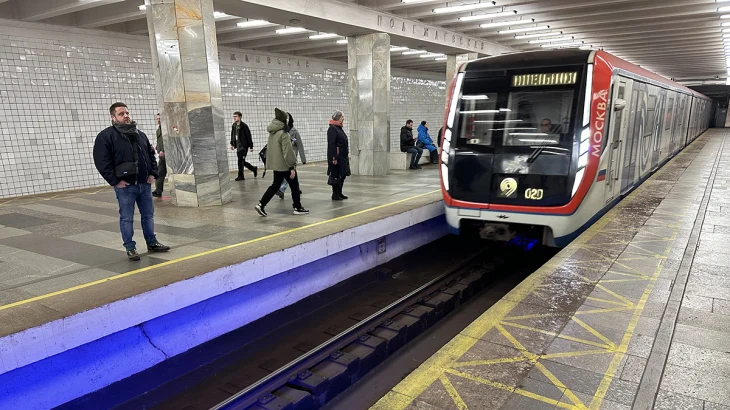 Пассажир упал на рельсы на станции метро «Полежаевская» Пассажир упал на рельсы на станции метро «Полежаевская»