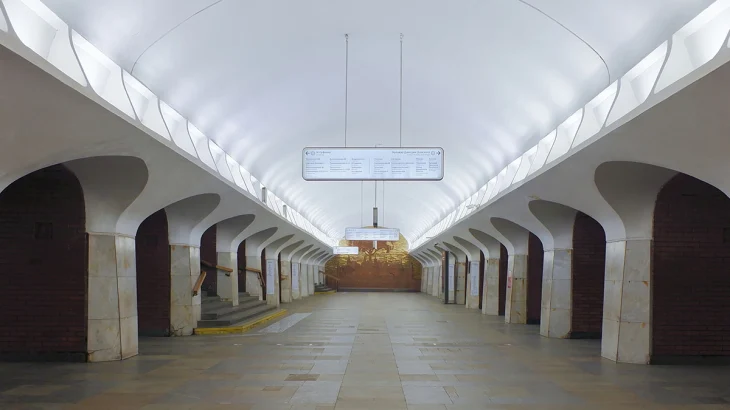 Около 250 человек эвакуировались со станции метро «Тульская» из-за задымления Около 250 человек эвакуировались со станции метро «Тульская» из-за задымления