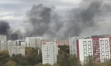 Сильный дым заметили на улице Молодцова в столичном районе Медведково Сильный дым заметили на улице Молодцова в столичном районе Медведково