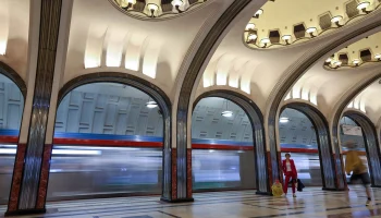 Интервалы движения увеличили на зеленой линии метро из-за человека на путях Интервалы движения увеличили на зеленой линии метро из-за человека на путях