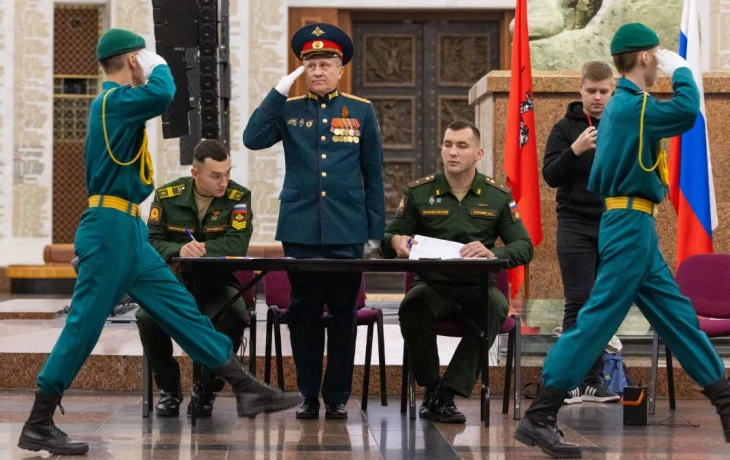 Более 600 человек приняли участие в смотре строя и песни в Музее Победы Более 600 человек приняли участие в смотре строя и песни в Музее Победы