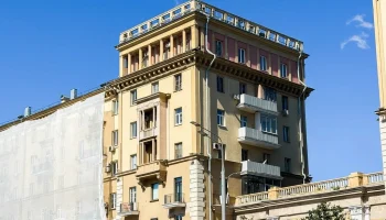 Жилой дом в стиле советской неоклассики восстанавливают на Большой Садовой улице Жилой дом в стиле советской неоклассики восстанавливают на Большой Садовой улице