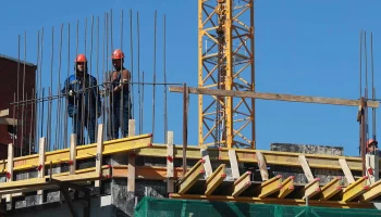 Владимир Ефимов: В 2025 году экспертиза строительных проектов позволила сэкономить более 100 миллиар