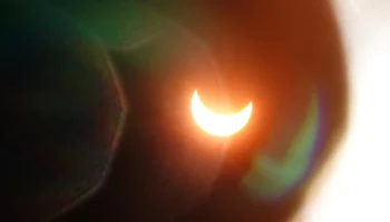 Стало известно, во сколько москвичи смогут увидеть частное солнечное затмение