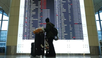 Десятки рейсов задержаны в аэропортах Москвы из-за сильной метели