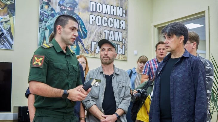 Группа "Зверобой" встретилась с контрактниками в едином пункте отбора на службу в Москве Группа "Зверобой" встретилась с контрактниками в едином пункте отбора на службу в Москве