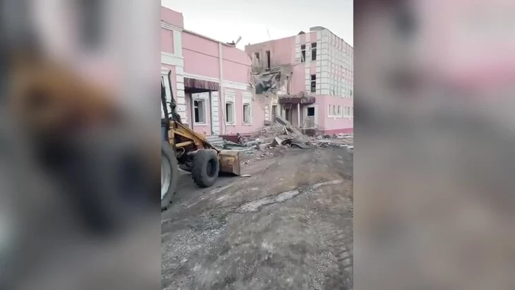 Сотрудница "Пятерочки" пострадала при ракетном ударе ВСУ по Курской области Сотрудница "Пятерочки" пострадала при ракетном ударе ВСУ по Курской области