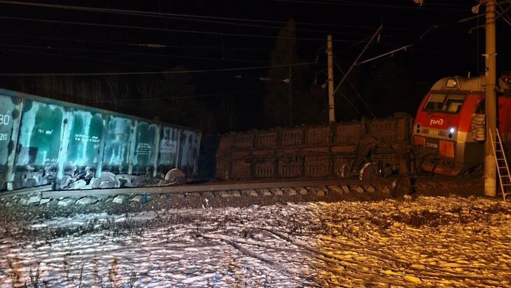 Пять поездов задерживаются в Приангарье из-за схода с рельсов вагонов с углем Пять поездов задерживаются в Приангарье из-за схода с рельсов вагонов с углем