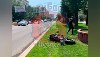 Сбивший пешехода на Профсоюзной улице в Москве мотоциклист скончался в больнице