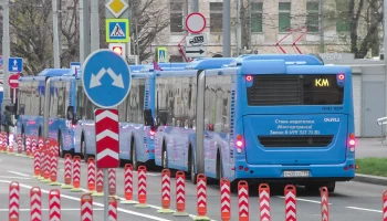 Пассажирский автобус врезался в «Газель» в подмосковном поселке Дрожжино