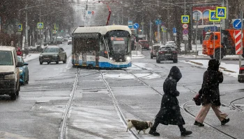 Мужчина на электровелосипеде столкнулся с трамваем на юго-востоке Москвы