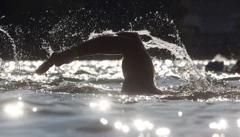 World Triathlon допустила российских триатлонистов к соревнованиям с флагом