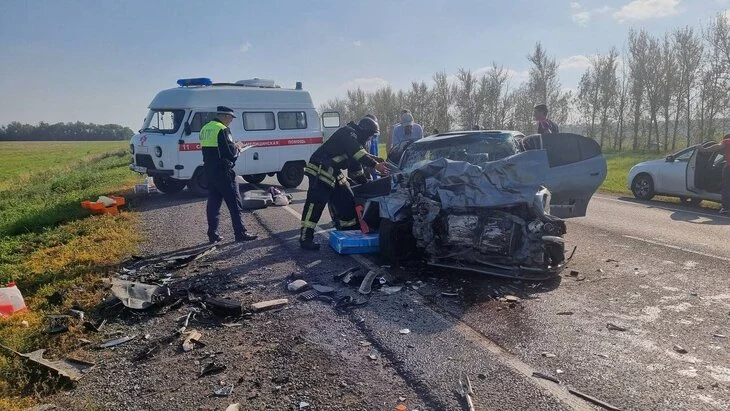 Два человека погибли в ДТП с тремя автомобилями в Башкирии