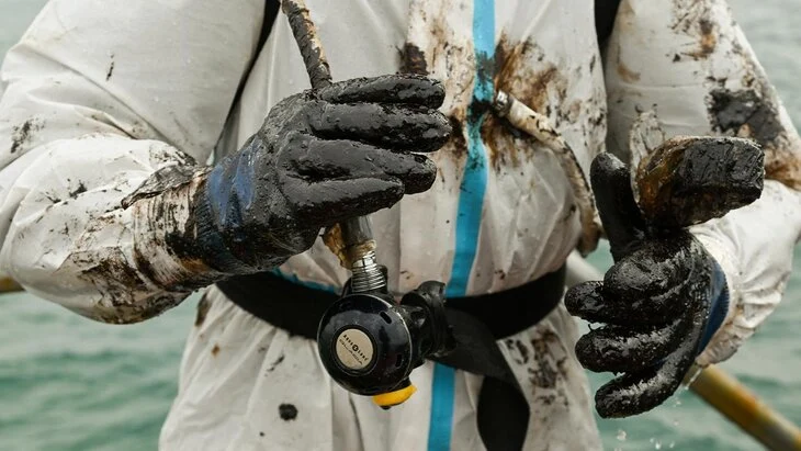 Работы по сбору мазута с морского дна завершились в Анапе Работы по сбору мазута с морского дна завершились в Анапе