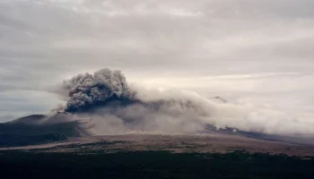 Пепел вулкана Шивелуч на Камчатке может выпасть в населенных пунктах