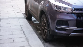 В Госдуме предложили разрешить водить людям с ампутированными руками