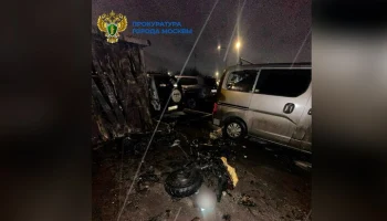 В Москве ночью сгорели несколько автомобилей и два мотоцикла