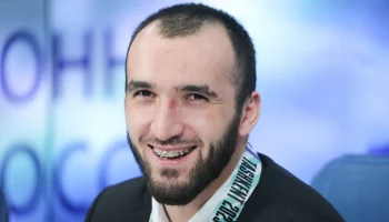 Российский боксер Гаджимагомедов завоевал титул чемпиона мира WBA