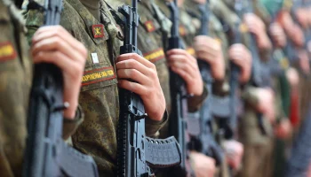 Самолет с вернувшимися из плена российскими военными приземлился в Подмосковье