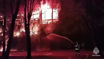 Пожар на площади 2,5 тыс кв м произошел в здании на востоке Москвы