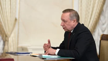 Беглов сообщил об эвакуации жильцов дома в Петербурге, куда упал беспилотник