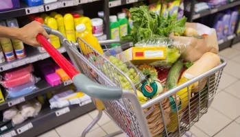 В Росстате рассказали о снижении цен на продукты питания