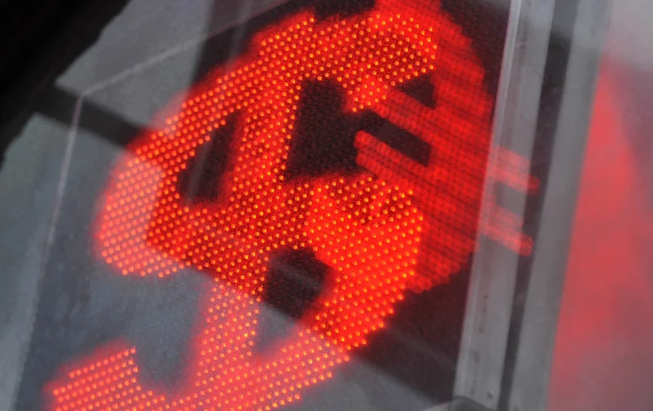 Курс доллара в ходе торгов на Мосбирже опустился ниже 91 рубля Курс доллара в ходе торгов на Мосбирже опустился ниже 91 рубля