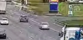Появилось видео с моментом столкновения двух машин на 106-м километре МКАД