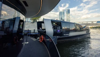 Пять новых причалов для электросудов отправили в Москву