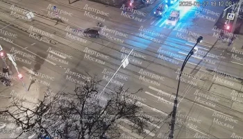 Автомобиль сбил курьера на северо-западе Москвы