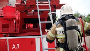 Десять частных домов загорелись в Ростовской области