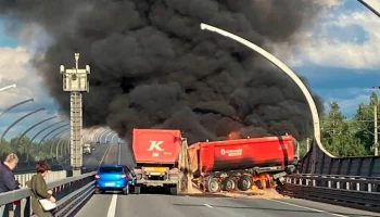 Крупная авария в Петербурге остановила движение на ЗСД