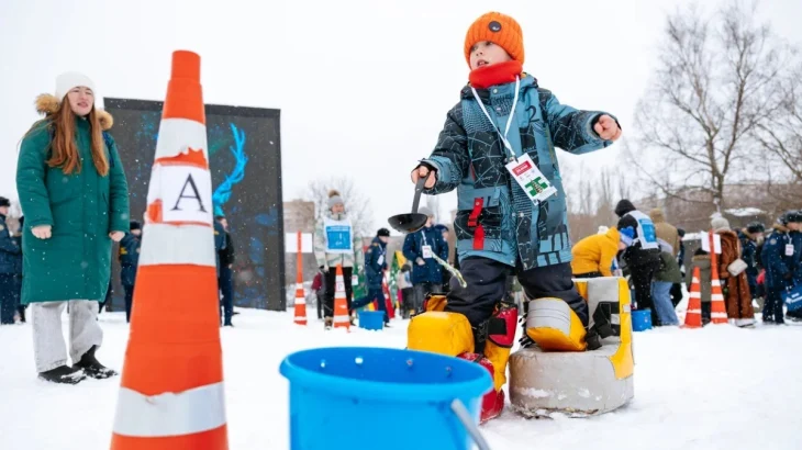 Лагерь полярников установили у Московского дворца пионеров в День Арктики Лагерь полярников установили у Московского дворца пионеров в День Арктики