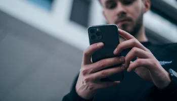 Приложения &laquo;СБПэй&raquo;, &laquo;Привет!&raquo; и &laquo;Автодор&raquo; пропали из App Store