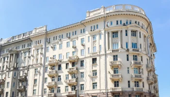 Жилой дом на Земляном валу, возведенный в 1952 году, обрел вторую жизнь в рамках программы капитальн