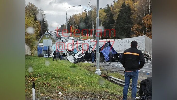 Движения нет на 135 км М-1 "Беларусь" в сторону Московской области Движения нет на 135 км М-1 "Беларусь" в сторону Московской области