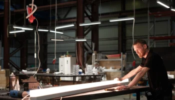 Московская компания увеличила выпуск светильников благодаря федеральному проекту Московская компания увеличила выпуск светильников благодаря федеральному проекту