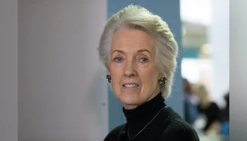 Британская писательница Джоанна Троллоп скончалась в возрасте 82 лет