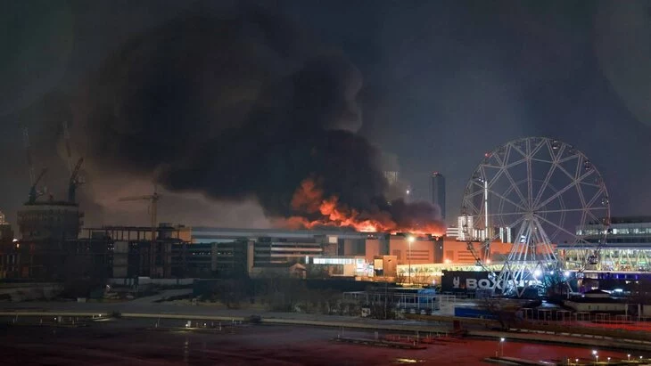 МВД опровергло информацию о присутствии микроавтобуса полиции на парковке "Крокуса" МВД опровергло информацию о присутствии микроавтобуса полиции на парковке "Крокуса"